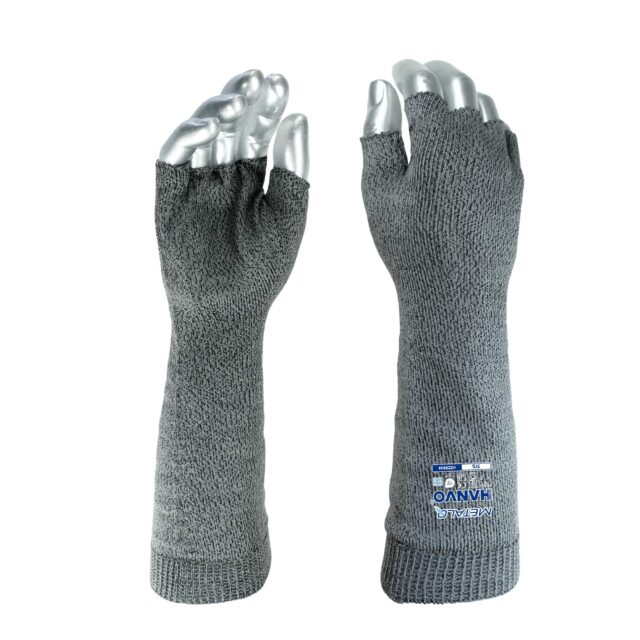 HANVO’s ergonomically shaped 18‑gauge polyester‑MetalQ cut‑resistant arm sleeve delivers ANSI A4 cut‑level D forearm protection while preserving good dexterity. This short 25 cm sleeve adopts finger‑hole design to hold sleeve stable during active movements. Ergonomic fit effectively eases hand fatigue caused by repetitive work. Lightweight breathable knit brings long‑time wearing comfort. This compact protective sleeve is ideal for glass handling, metal fabrication, machinery and equipment, facility maintenance and warehousing operations.