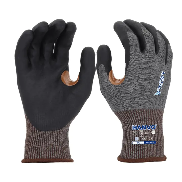 15-gauge polyester wrapped MetalQ core liner delivers ANSI A5 medium-high cut defense, foam nitrile palm creates firm anti-slip performance under dry working conditions, seamless knitting reduces hand fatigue during long shift work, touchscreen allows device control without glove removal. ANSI & EN388 dual qualified PPE for construction auxiliary, metal roughing, heavy hardware handling and mechanical breakdown maintenance.